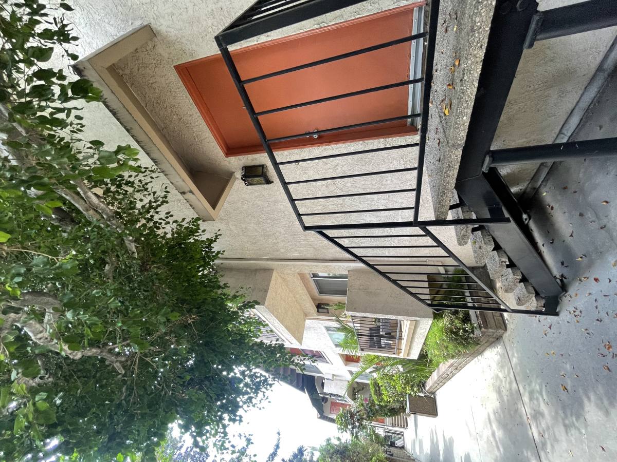 Apartment for rent at 3715 Jasmine Ave, Los Angeles, CA 90034