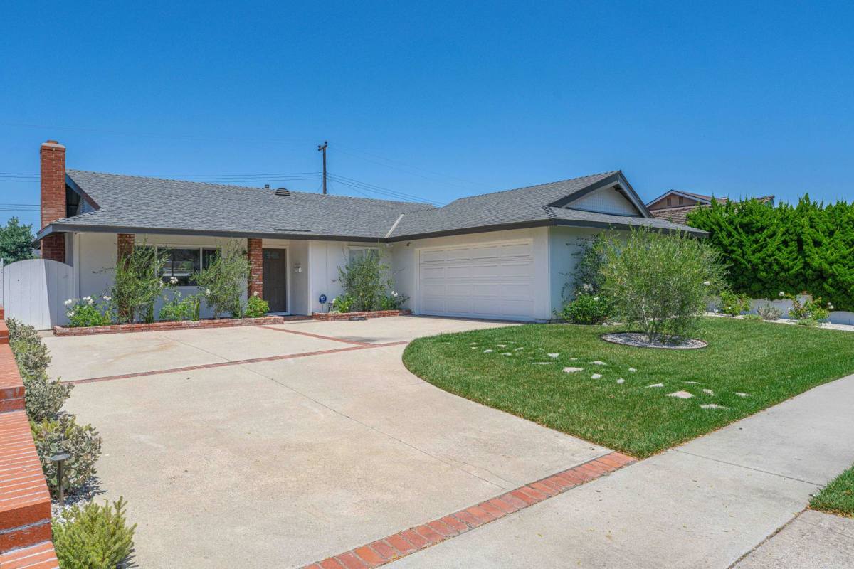 House for rent at 5841 Raphael Dr, Huntington Beach, CA 92649