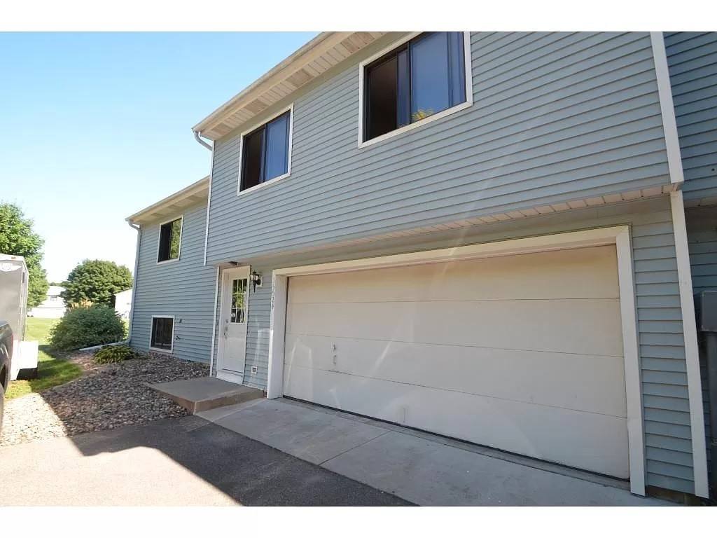 Townhouse for rent at 15524 Claret Ave W, Rosemount, MN 55068