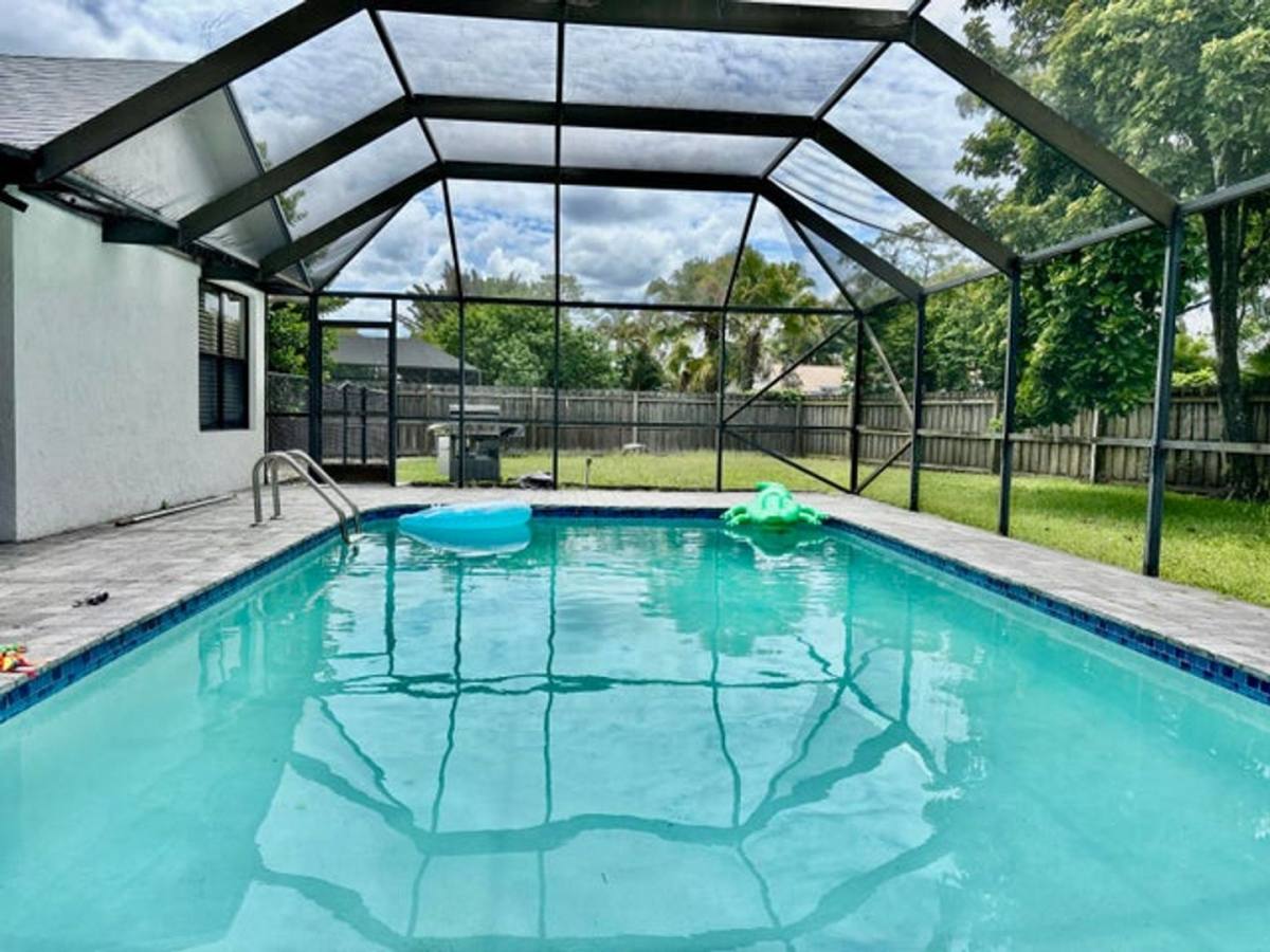 House for rent at 325 Knotty Wood Lane, Wellington, FL 33414