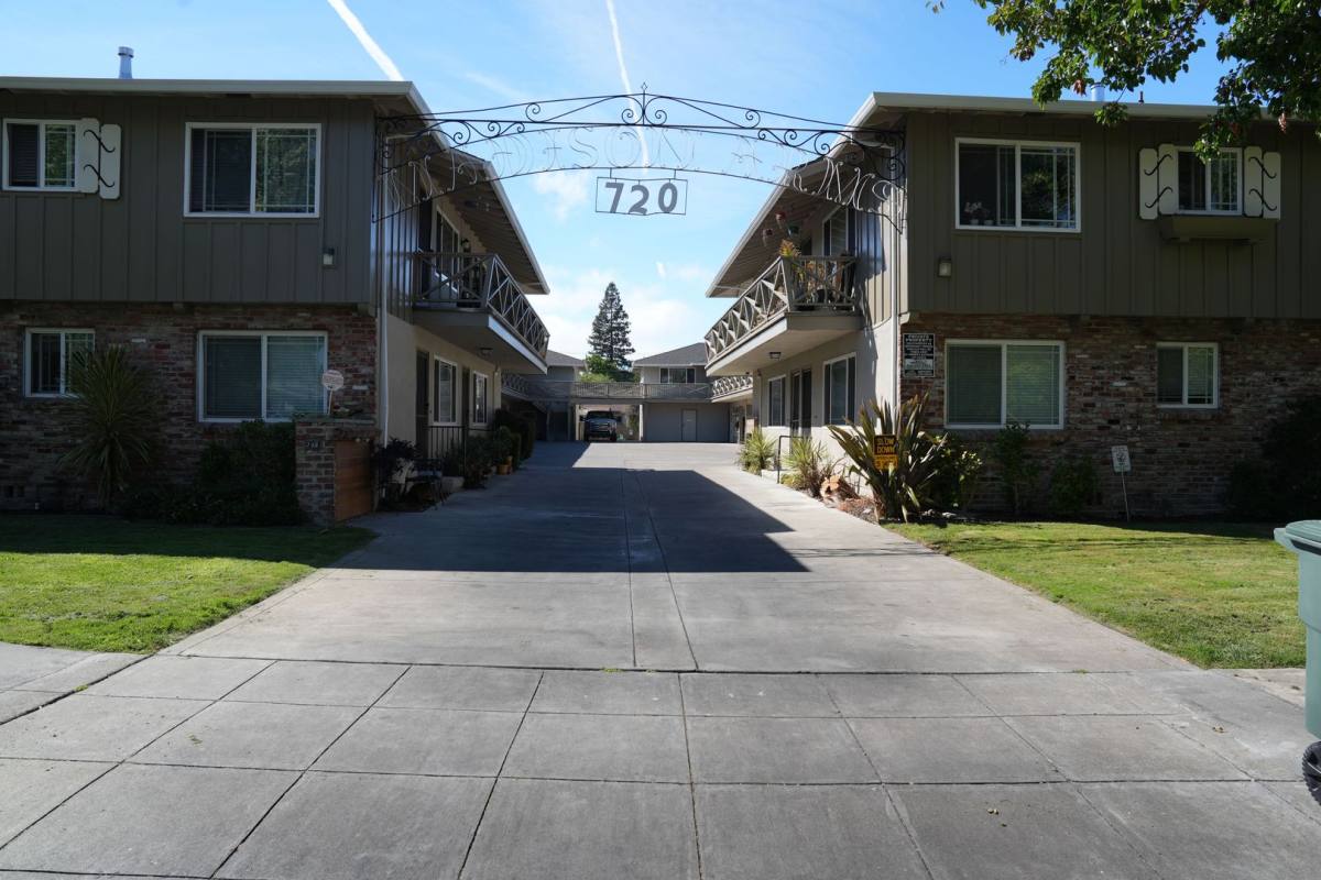 Apartment for rent at 720 Madison Ave, Redwood City, CA 94061