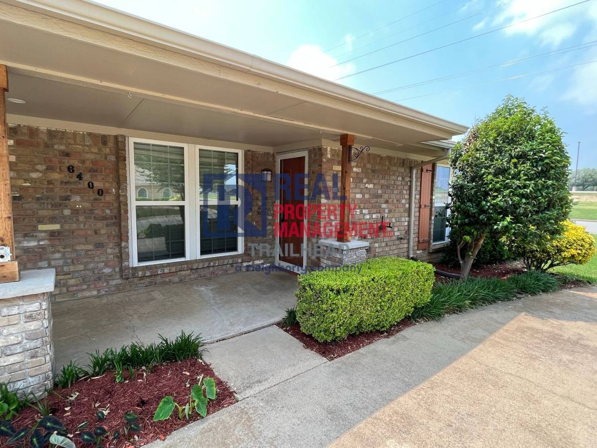 Townhouse for rent at 6400 Espana Dr, Fort Worth, TX 76133