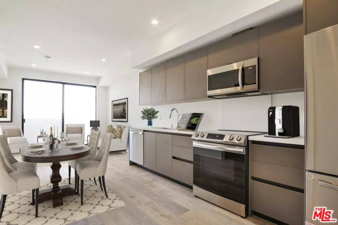 Apartment for rent at 919 S Harvard Blvd #101, Los Angeles, CA 90006