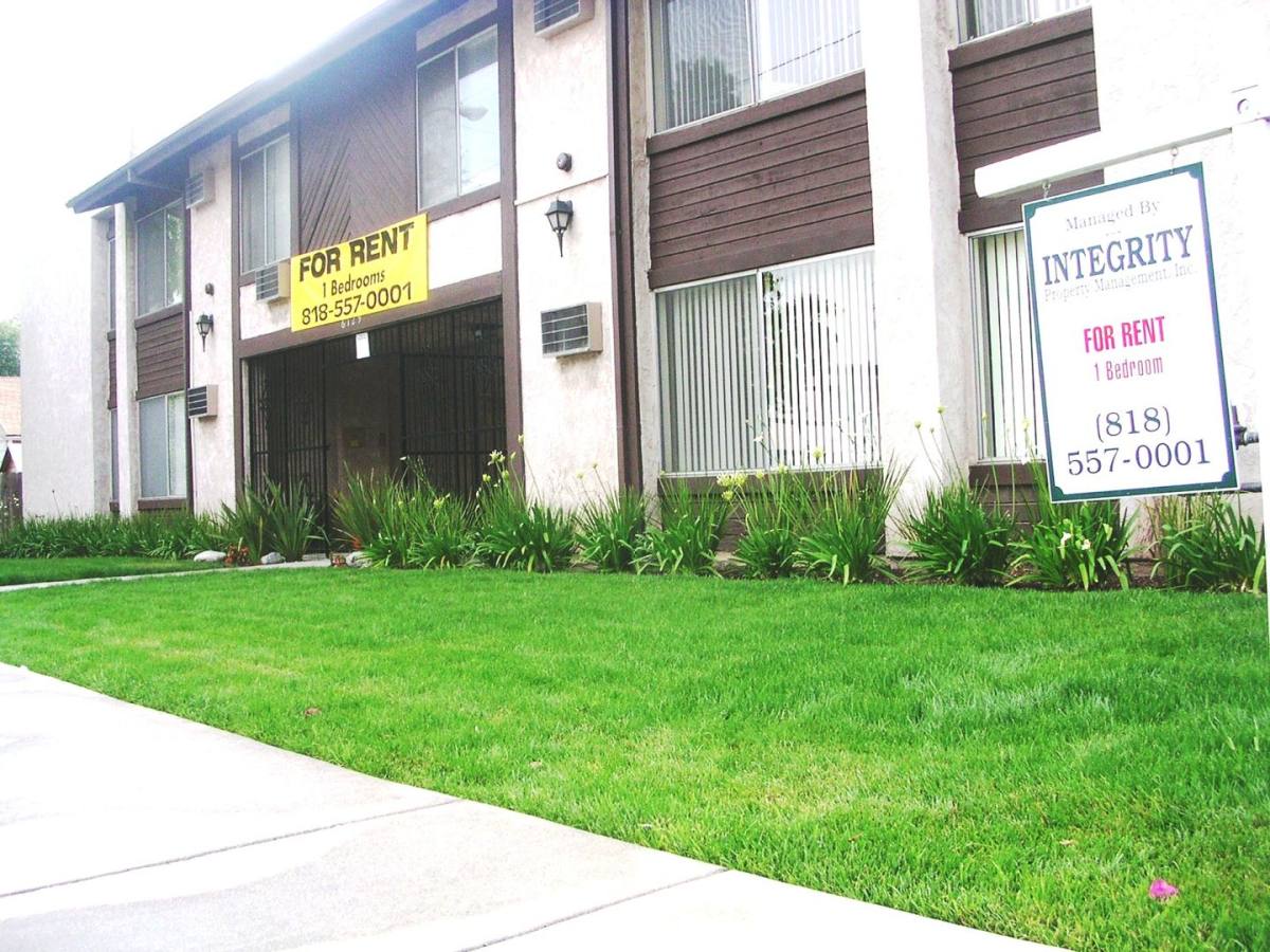 Apartment for rent at 6129 N Cahuenga Blvd, North Hollywood, CA 91606