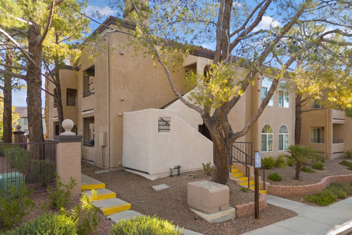 Condo for rent at 9325 W Desert Inn, Las Vegas, NV 89117