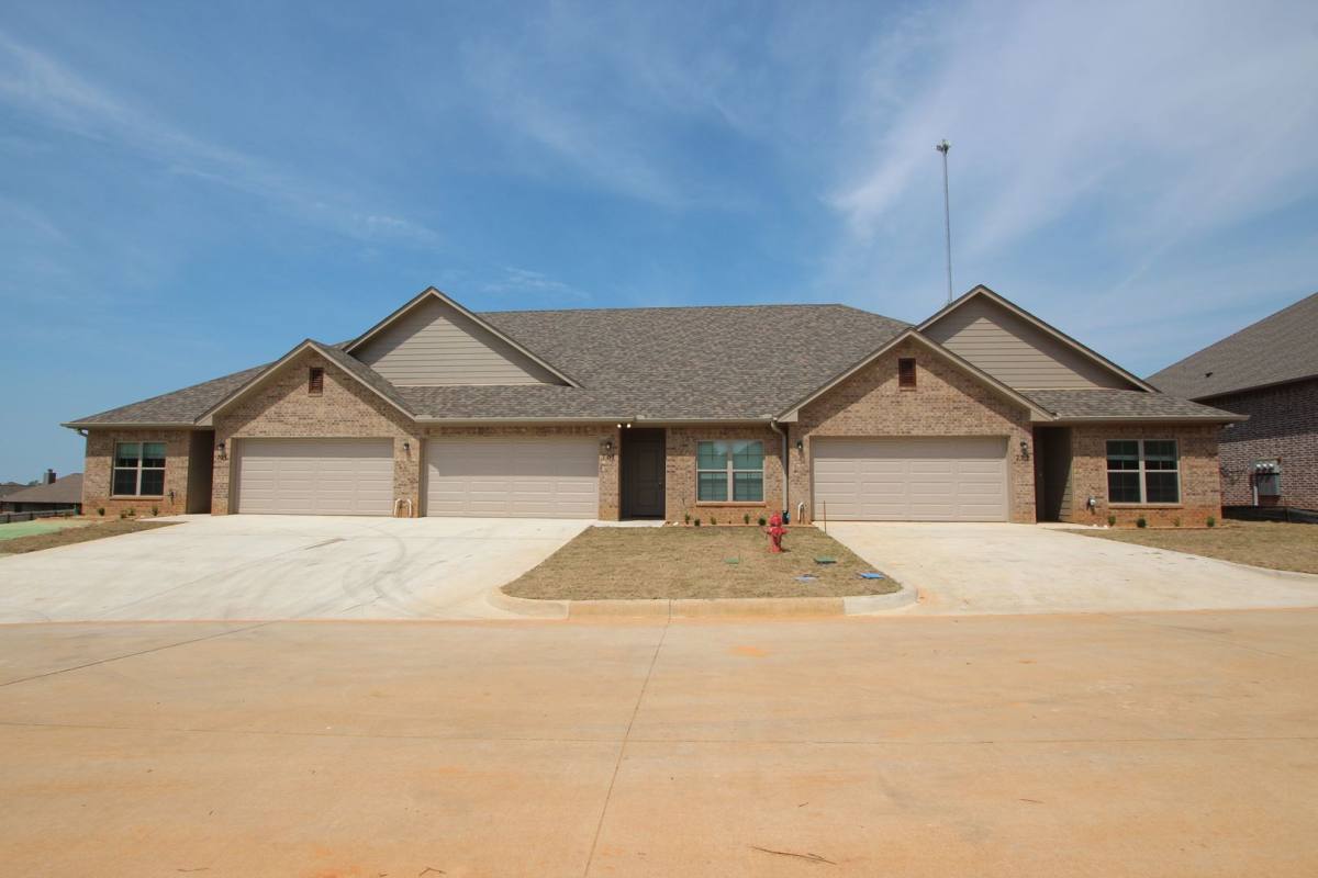 Townhouse for rent at 711 Freedom Way, Bullard, TX 75757