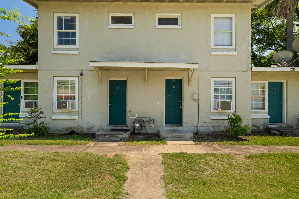Apartment for rent at 806 3rd Ave N, Texas City, TX 77590