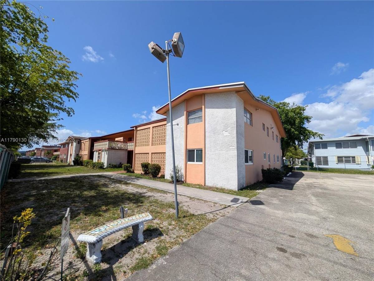 Apartment for rent at 19080 NE 3rd Court #311, Miami, FL 33179