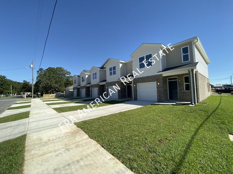 Townhouse for rent at 101 Alabama Ave E, Fort Walton Beach, FL 32548