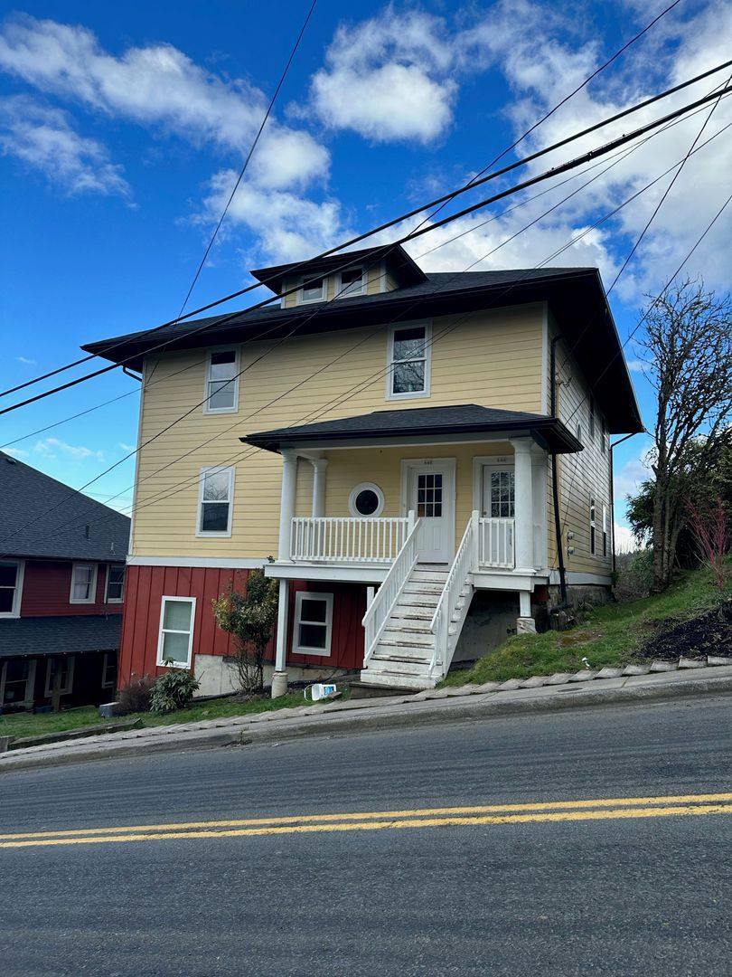 Apartment for rent at 640-644 8th St, Astoria, OR 97103