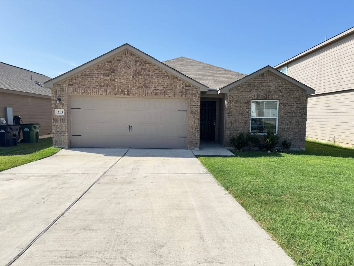 House for rent at 313 Crescent Park Dr, Jarrell, TX 76537