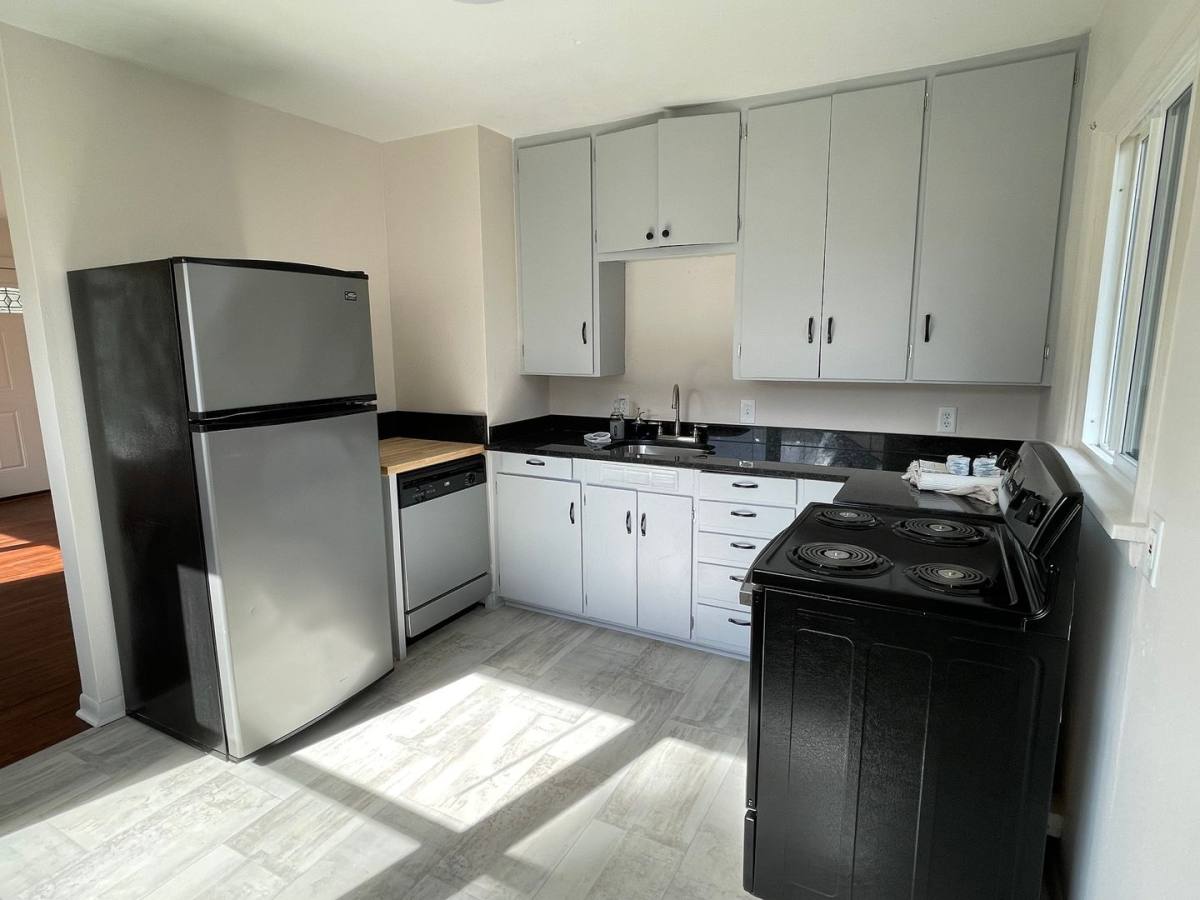 Apartment for rent at 1034-1042 8th St NW, Salem, OR 97304