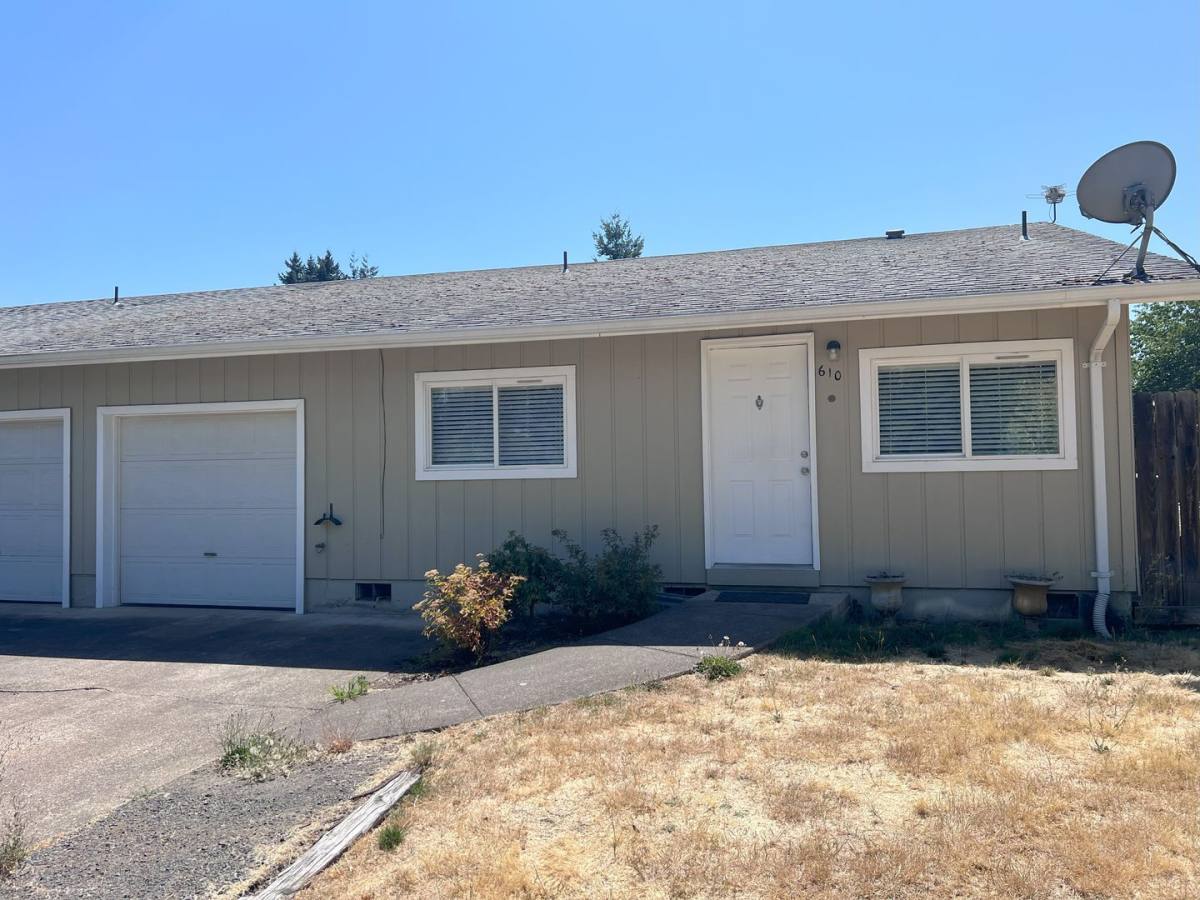 Apartment for rent at 610 Wassom St, Lebanon, OR 97355