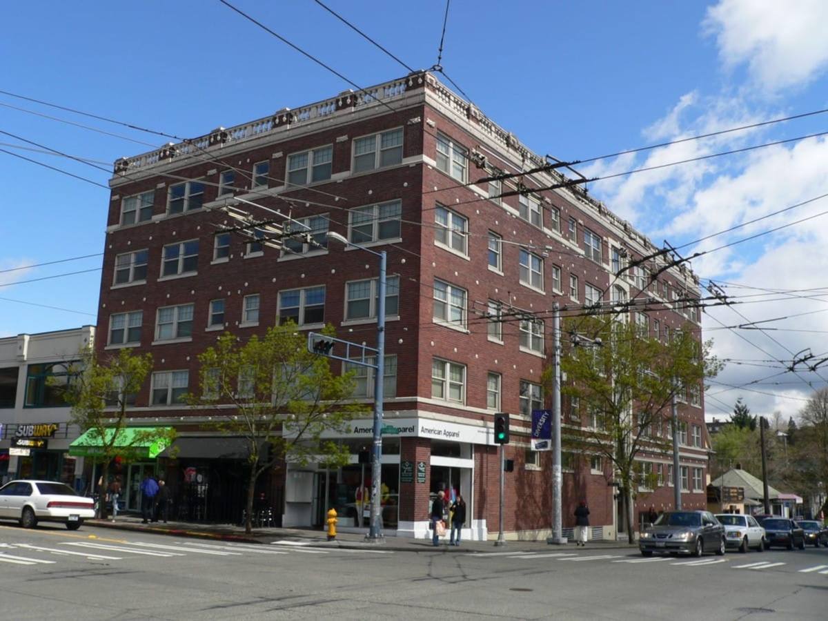 Apartment for rent at 906 E John St, Seattle, WA 98102