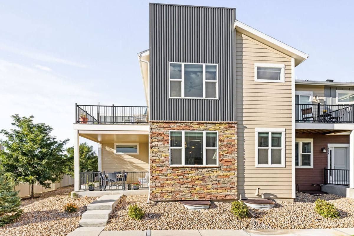 Townhouse for rent at 799 Robert St, Longmont, CO 80503