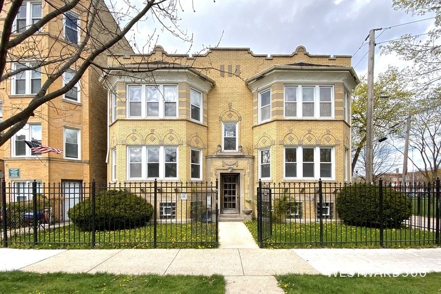 Apartment for rent at 3722 W Wilson Ave #2E, Chicago, IL 60625