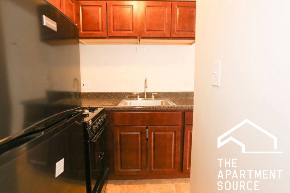 Apartment for rent at 1040 W Hollywood St, Chicago, IL 60660