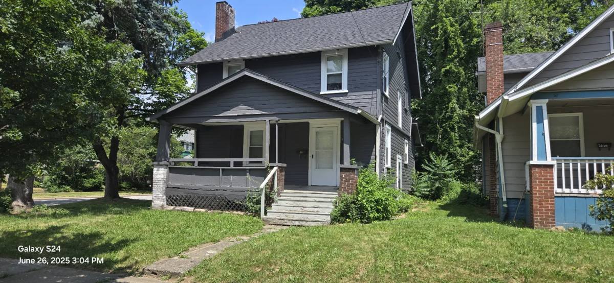 Apartment for rent at 457 Bacon Ave, Akron, OH 44320