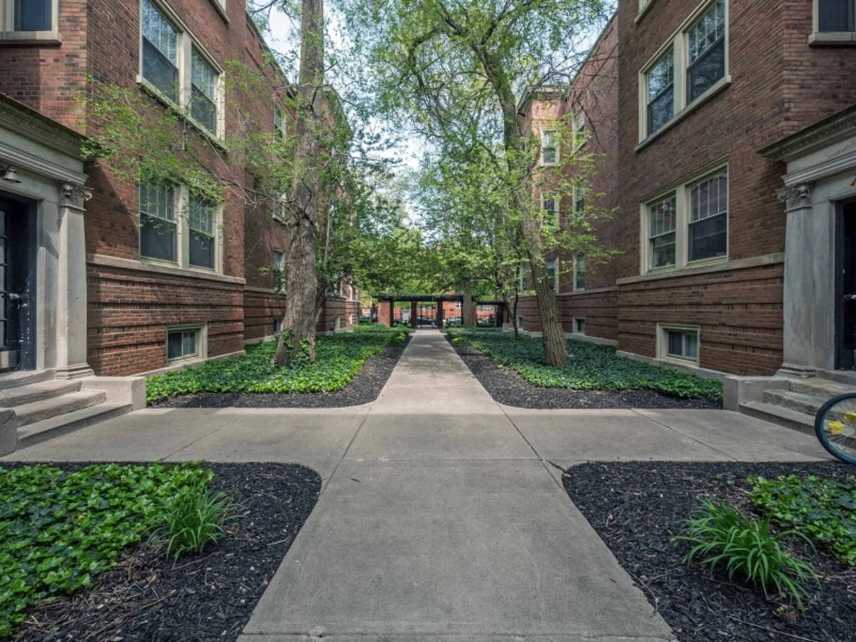 Apartment for rent at 4304 N Sheridan Rd, Chicago, IL 60613