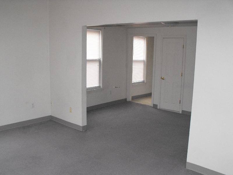 Apartment for rent at 1 Thenius St #3L, Worcester, MA 01607