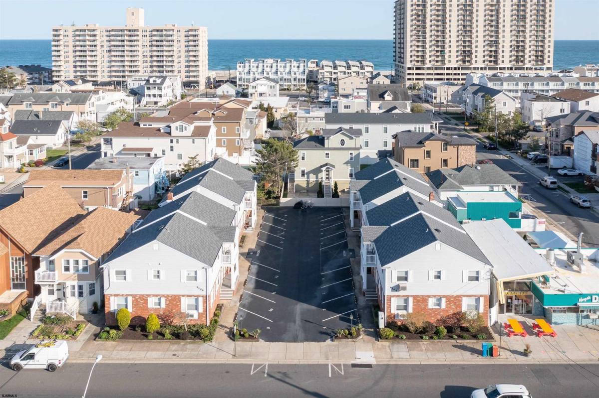 Apartment for rent at 9506 Ventnor Ave #13-13, Atlantic City, NJ 08404