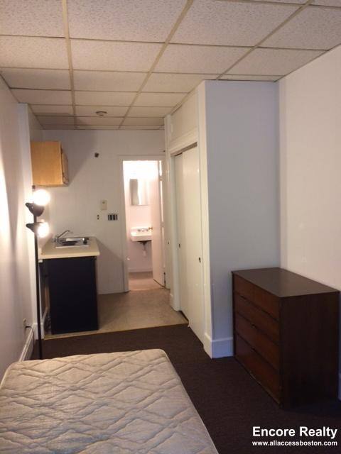 Apartment for rent at 272 Newbury St #6, Boston, MA 02116