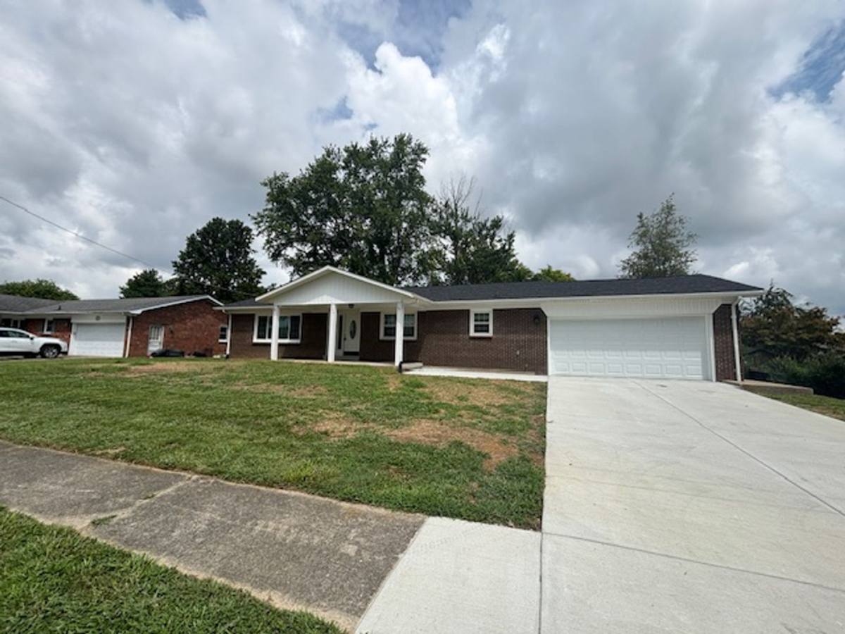 House for rent at 395 W Crocus Dr, Radcliff, KY 40160