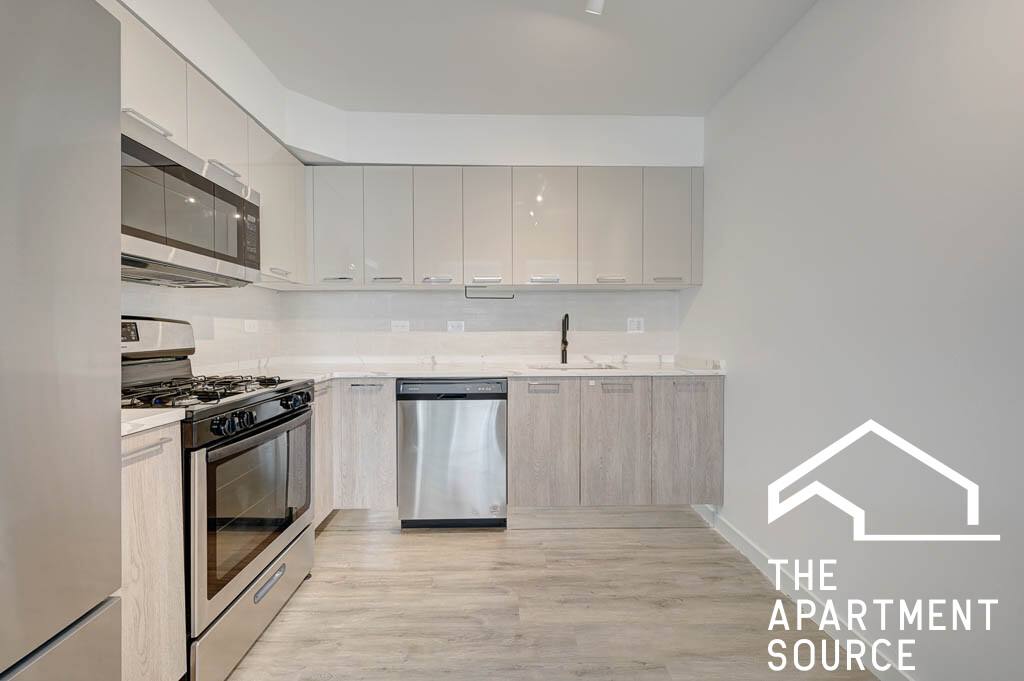 House for rent at 7621 N Sheridan Rd #1F, Chicago, IL 60626