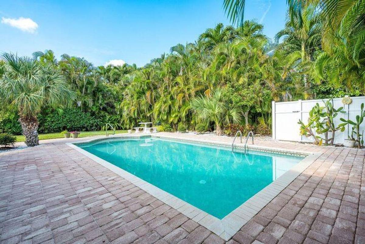 House for rent at 325 Inlet Way, West Palm Beach, FL 33404