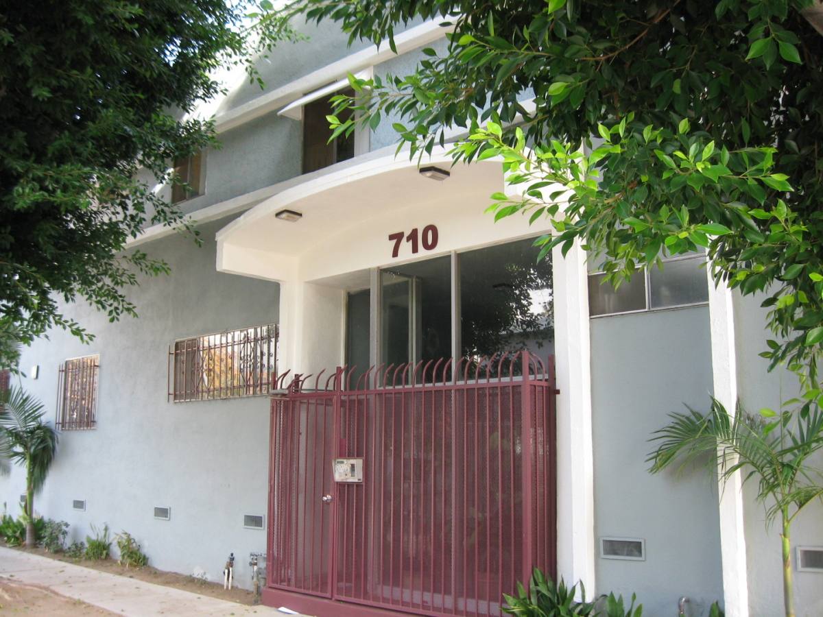 Apartment for rent at 710 N Genesee Ave, Los Angeles, CA 90046