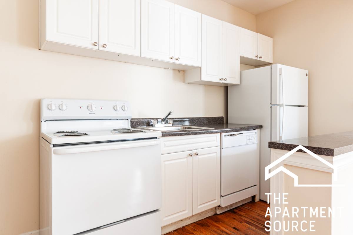 Apartment for rent at 550 W Aldine Ave #GDN, Chicago, IL 60657