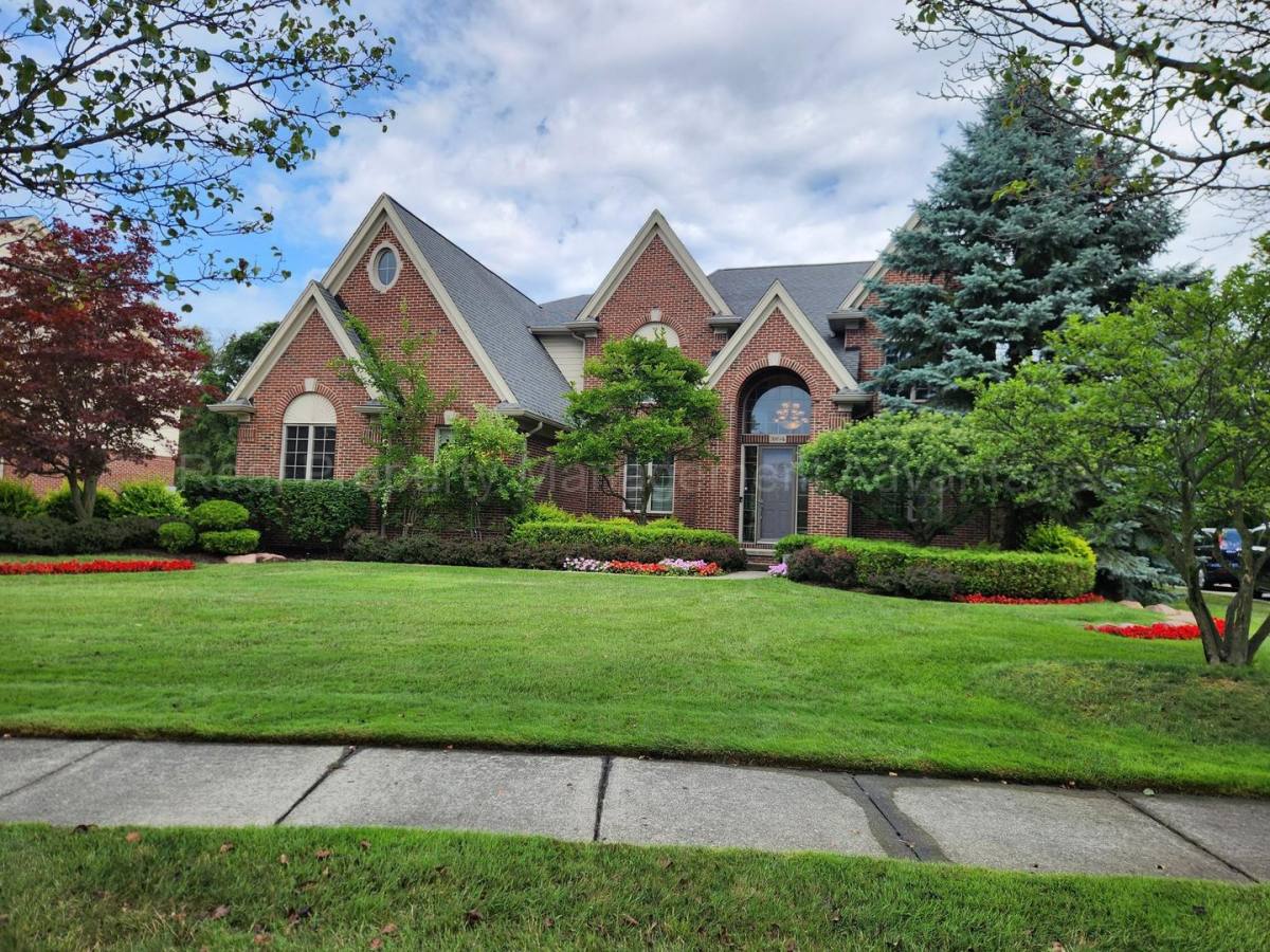 House for rent at 3894 Fadi Dr, Troy, MI 48084