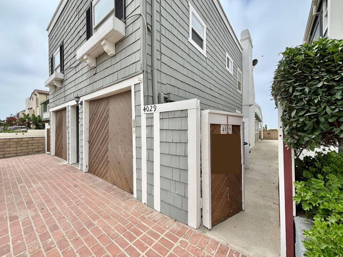 Townhouse for rent at 4027-4029 Ocean Dr, Oxnard, CA 93035