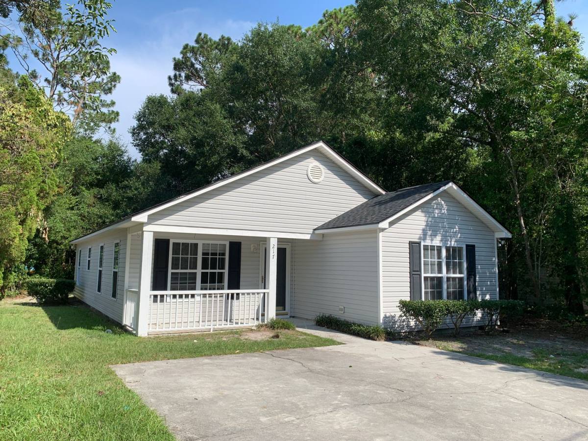 House for rent at 217 Charter Dr, Wilmington, NC 28403