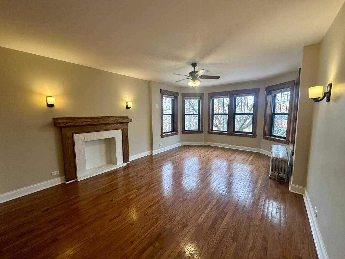 Apartment for rent at 2057 W Arthur Ave - 1st, Chicago, IL 60645