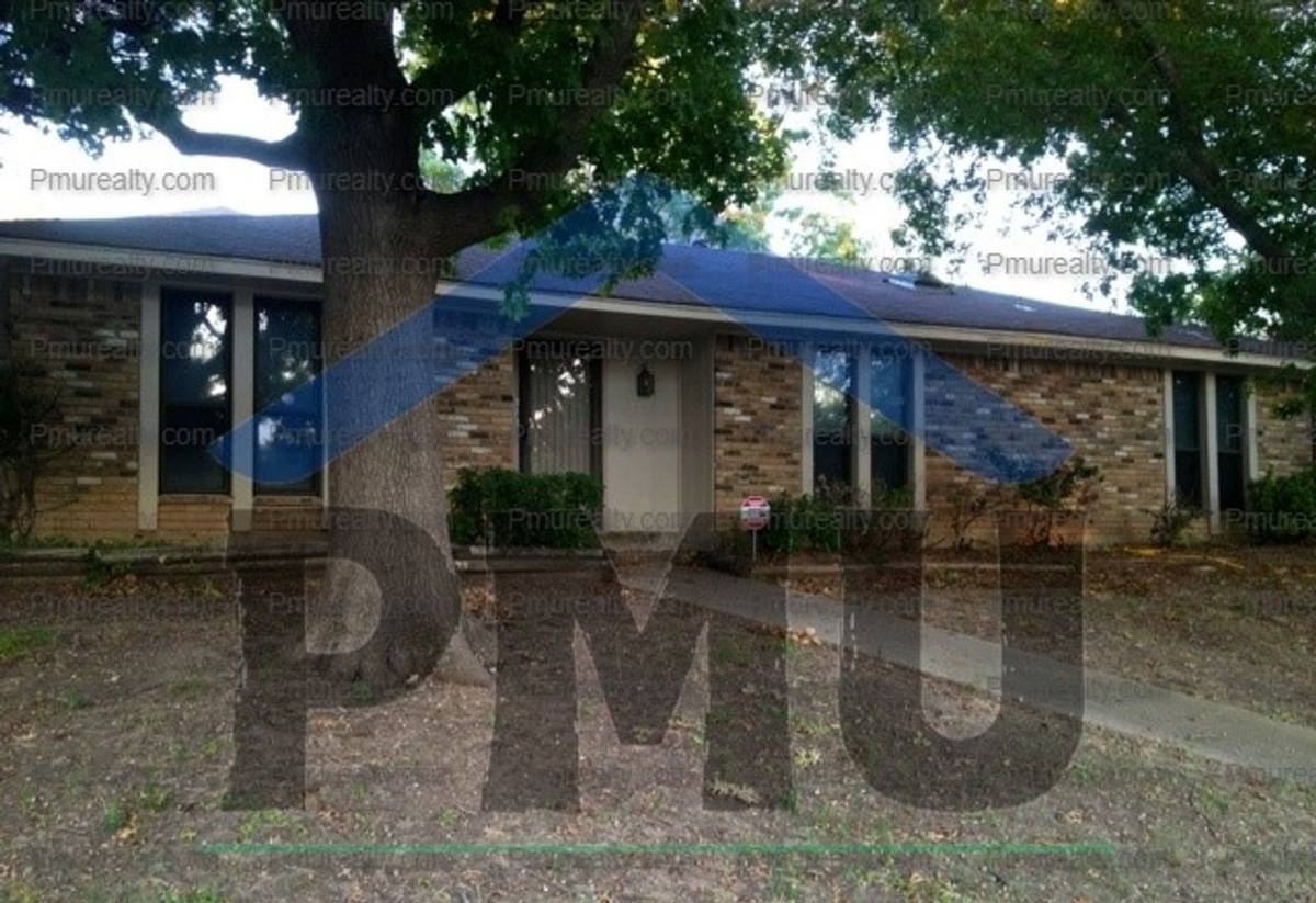 House for rent at 512 Newcastle Dr, Desoto, TX 75115