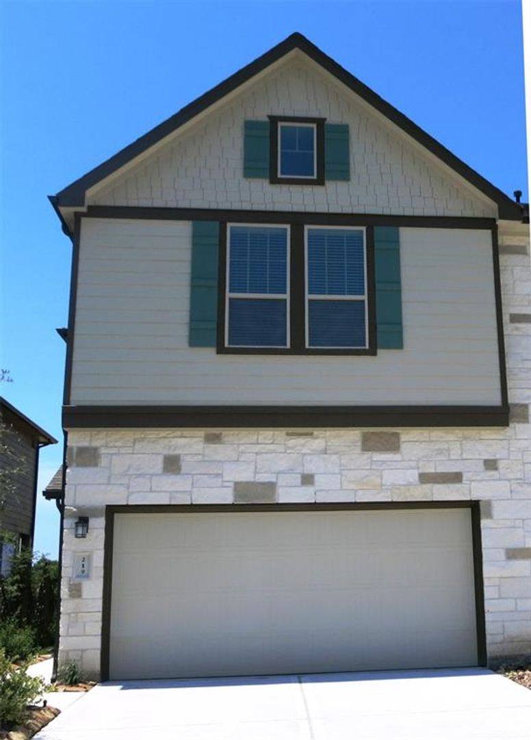 Townhouse for rent at 219 Biltmore Loop, Montgomery, TX 77316