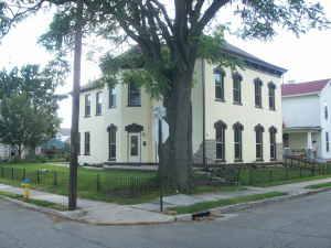 Townhouse for rent at 228 James St, Dayton, OH 45410