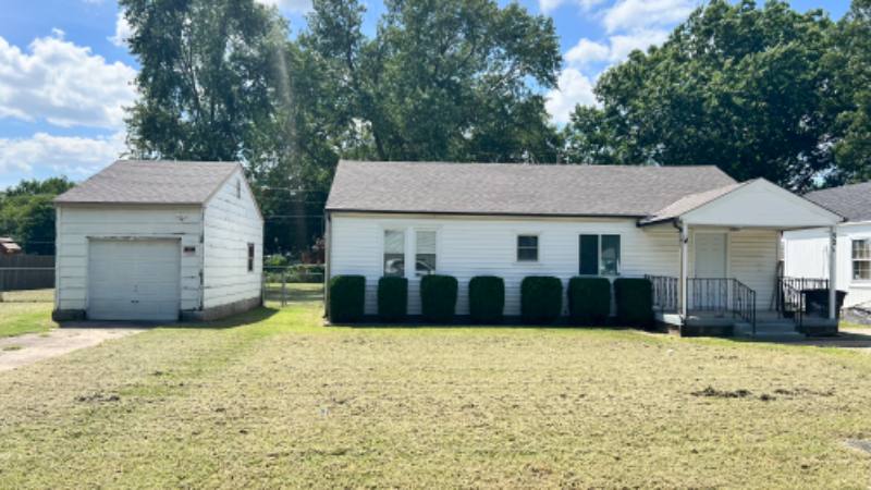 House for rent at 521 N Woodrow Ave, Bartlesville, OK 74003
