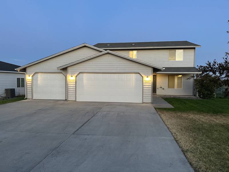 House for rent at 1021 W Windrose Dr, Moses Lake, WA 98837
