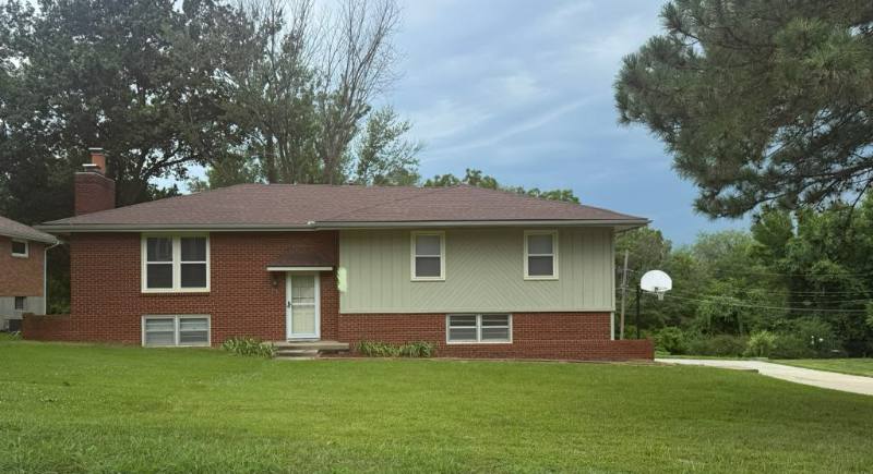 House for rent at 5018 Rosehill Dr, Shawnee, KS 66216