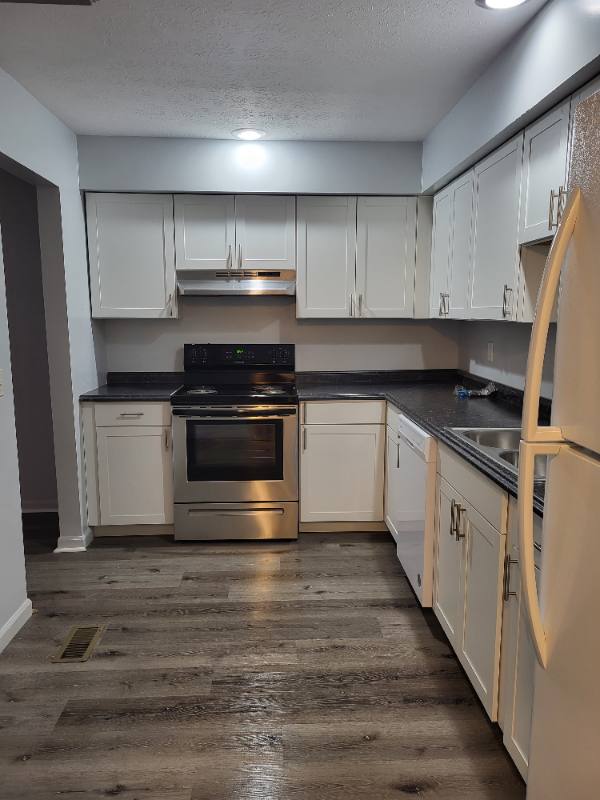 Apartment for rent at 1145 S Main St #101, North Canton, OH 44720