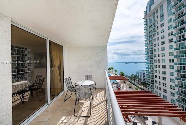 Apartment for rent at 1200 Brickell Bay Dr, Miami, FL 33131
