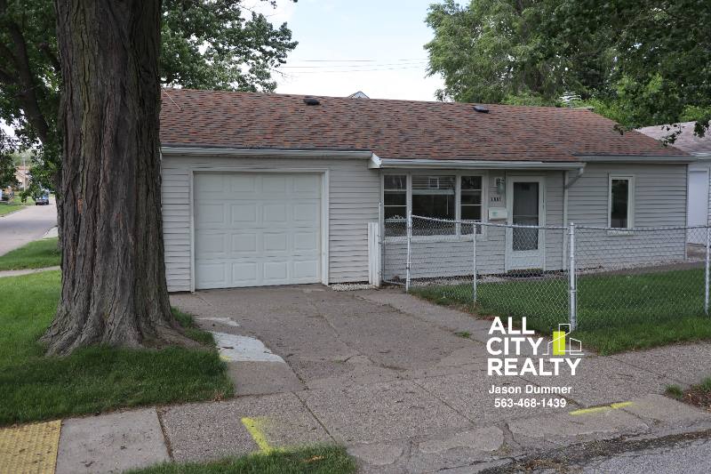 House for rent at 1904 Central Ave, Bettendorf, IA 52722