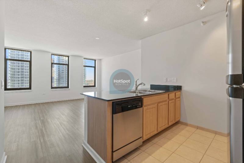 Apartment for rent at 373 N Desplaines, Chicago, IL 60661