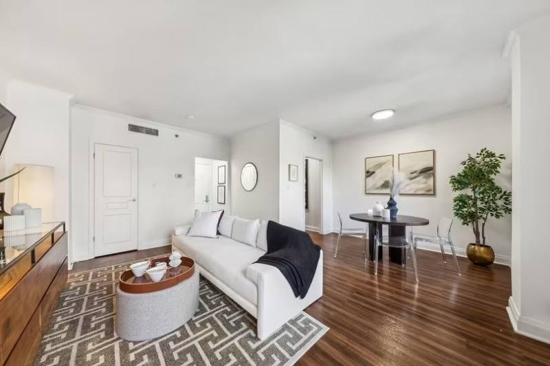 Apartment for rent at 120 E Chestnut St, Chicago, IL 60611