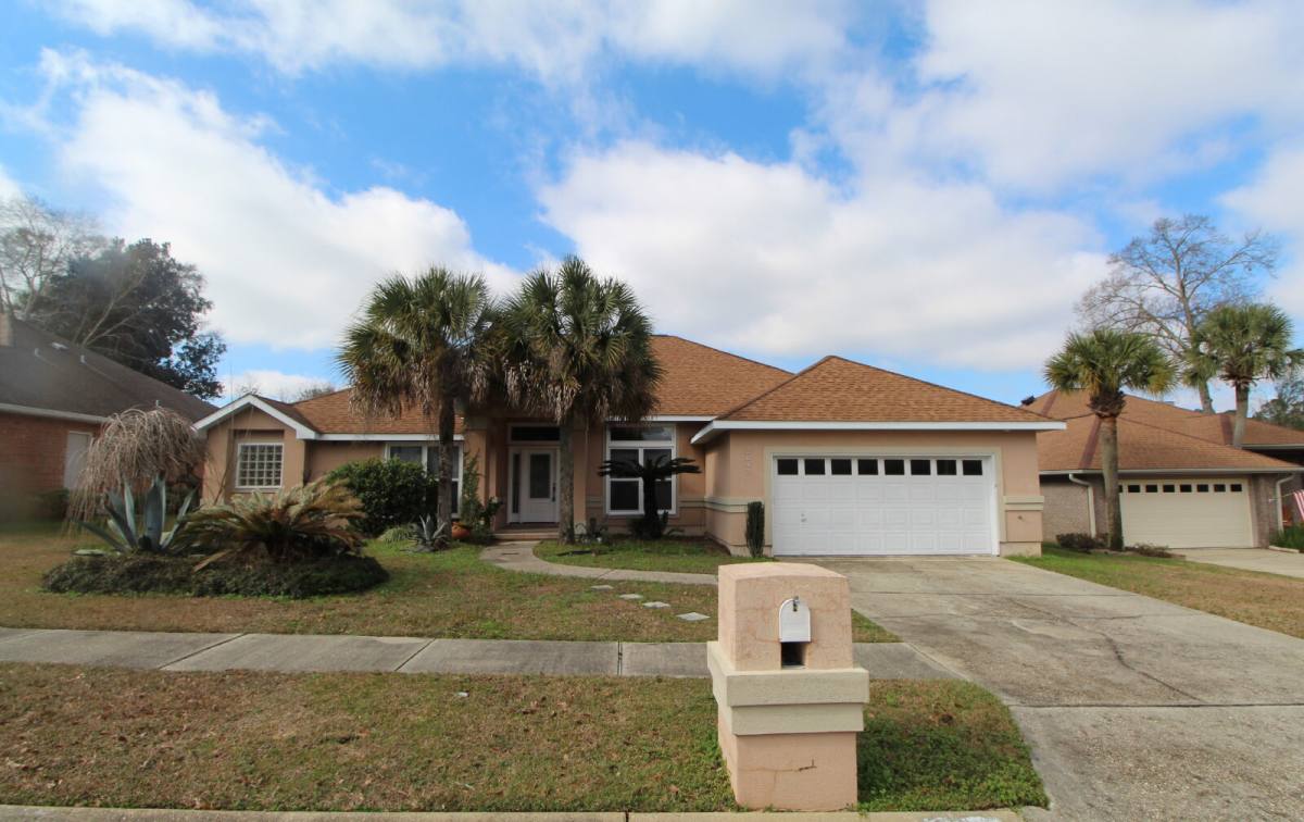 House for rent at 2042 Hamilton Crossing Dr, Cantonment, FL 32533
