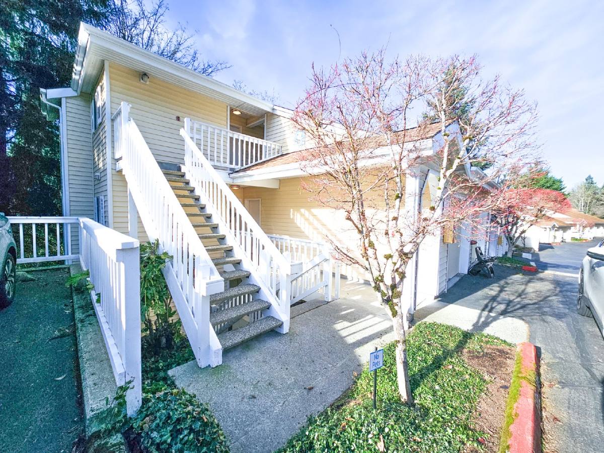 Condo for rent at 2630 118th Ave SE #6-301, Bellevue, WA 98005