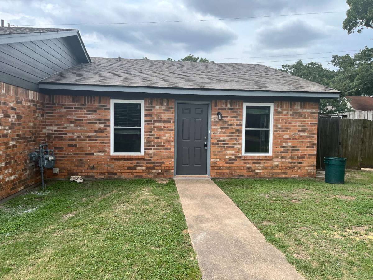 Townhouse for rent at 808 Frio Circle #B, Bryan, TX 77801