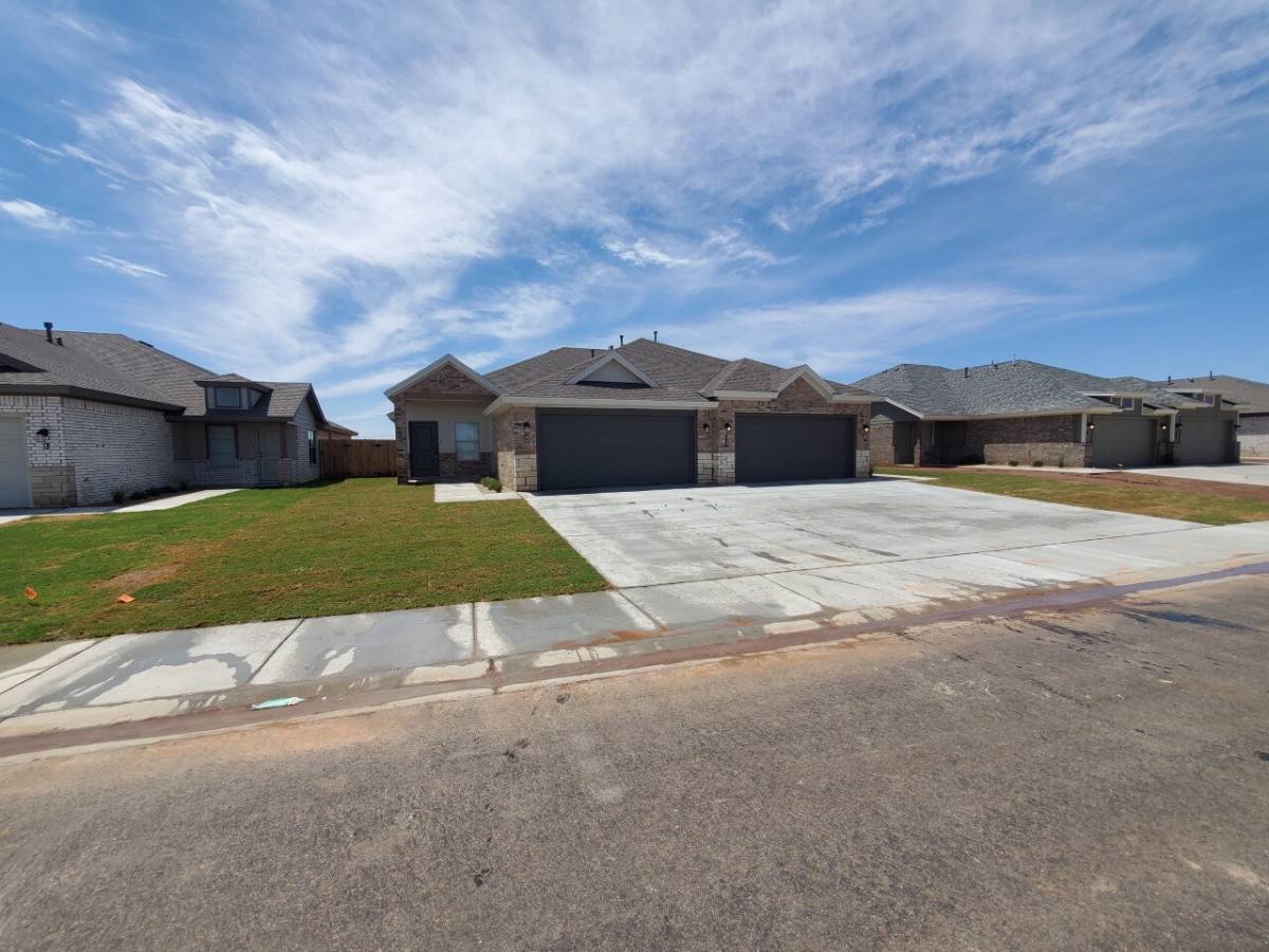Townhouse for rent at 5525 121st St #B, Lubbock, TX 79424